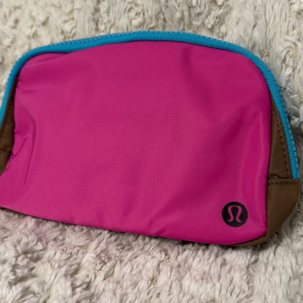 Lululemon Everywhere Women's Belt Bag NEW Hot Pink/Cacao/Black